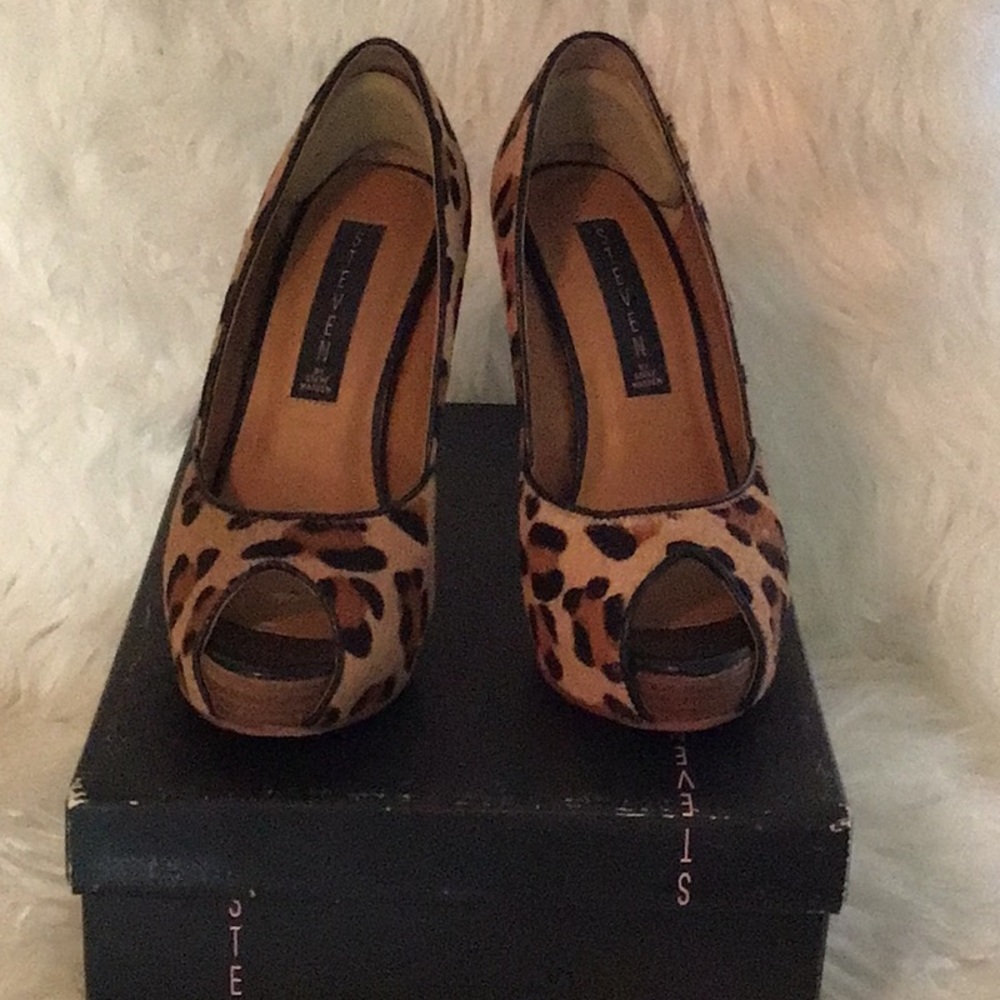 Steve Madden leopard print peep toe leather 4.5 inch heels with box.